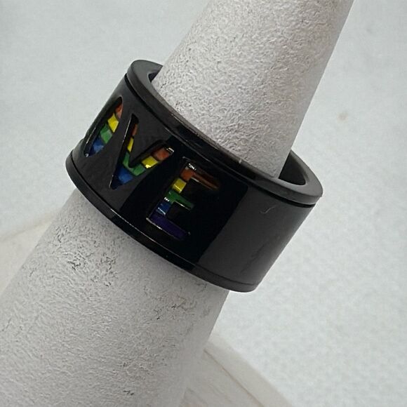 NWOT Size 8 3/4 Titanium “LOVE” spinner/fidget band with rainbow flag - Picture 3 of 6